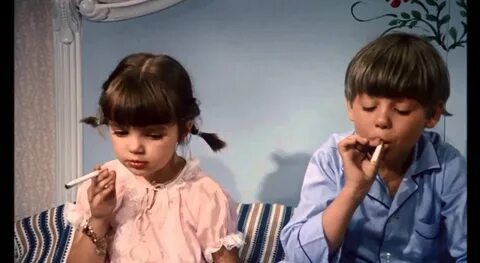Дети курят девочки