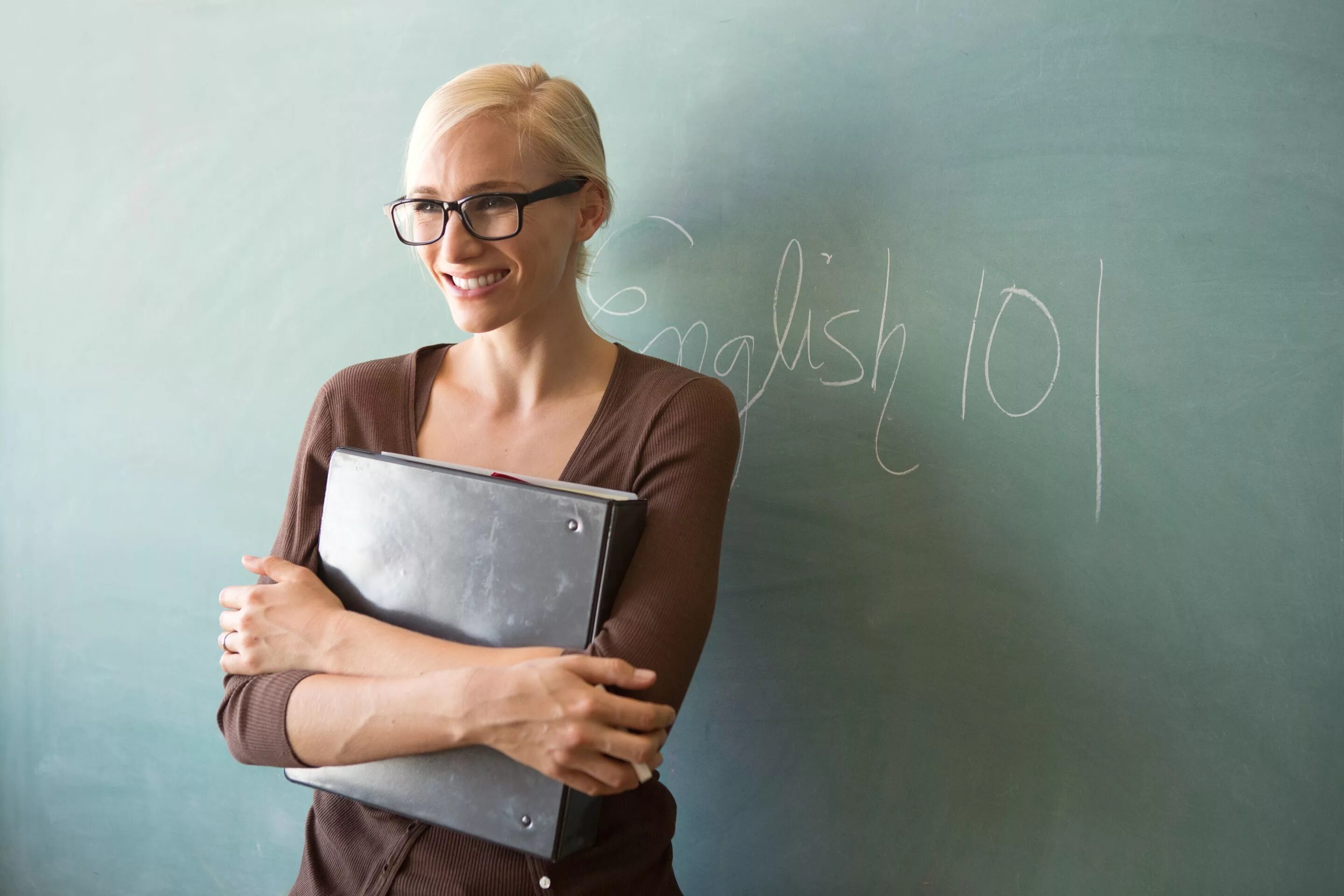 Hungry teacher. Учительница английского. Фотосессия учителя. Современный учитель. Красивые учительницы.