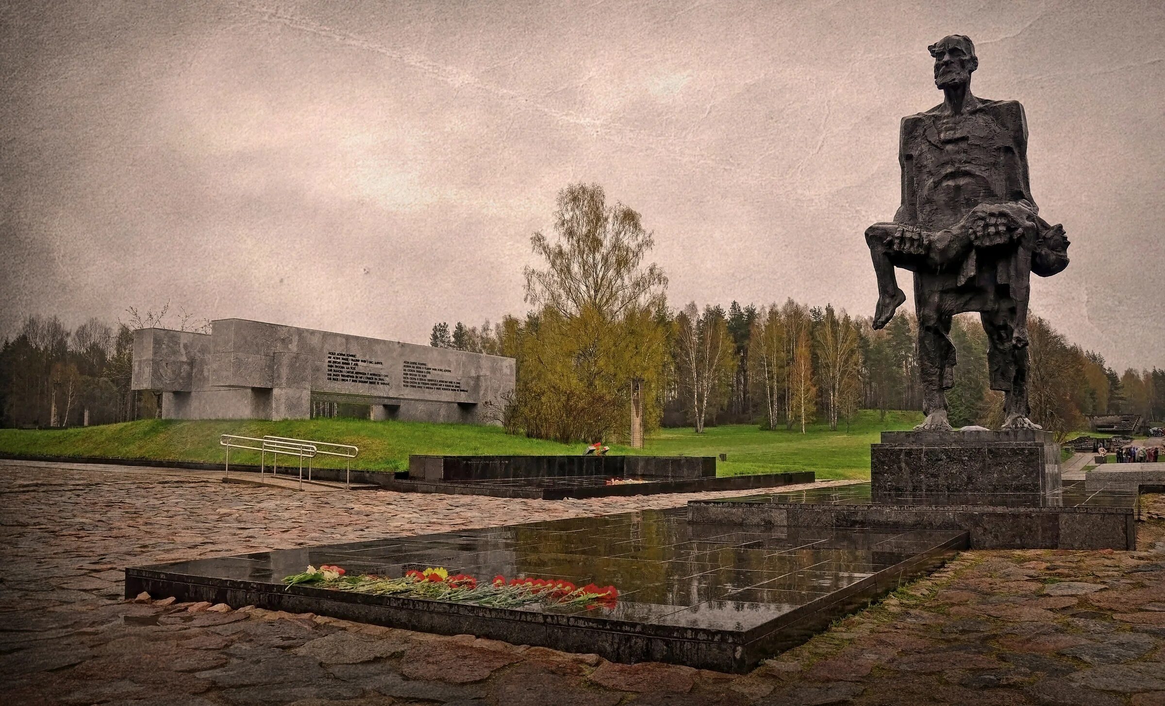 Белоруссия мемориальный комплекс Хатынь. Мемориал комплекс Хатынь. Беларусь Хатынь мемориал. Мемориал деревни Хатынь.