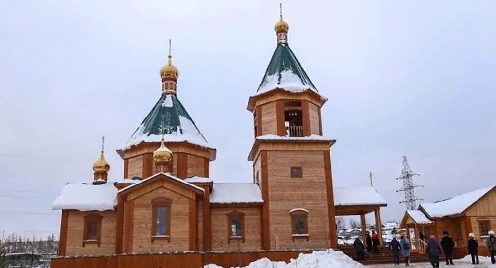 Чернышевский якутия мирнинский район. Поселок Чернышевский Якутия. Поселок Чернышевск храм Мирный Саха Якутия. Якутия храм в Чернышевском. Церковь светлый Якутия-Саха.