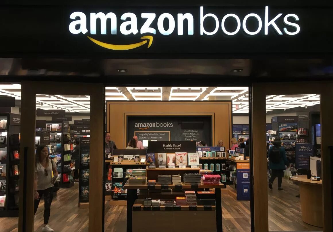 Amazon книга. Первые товары Амазон. Amazon books магазин. Amazon магазин в США.