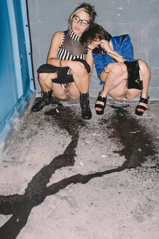 Юная Девчонка Pee Drink