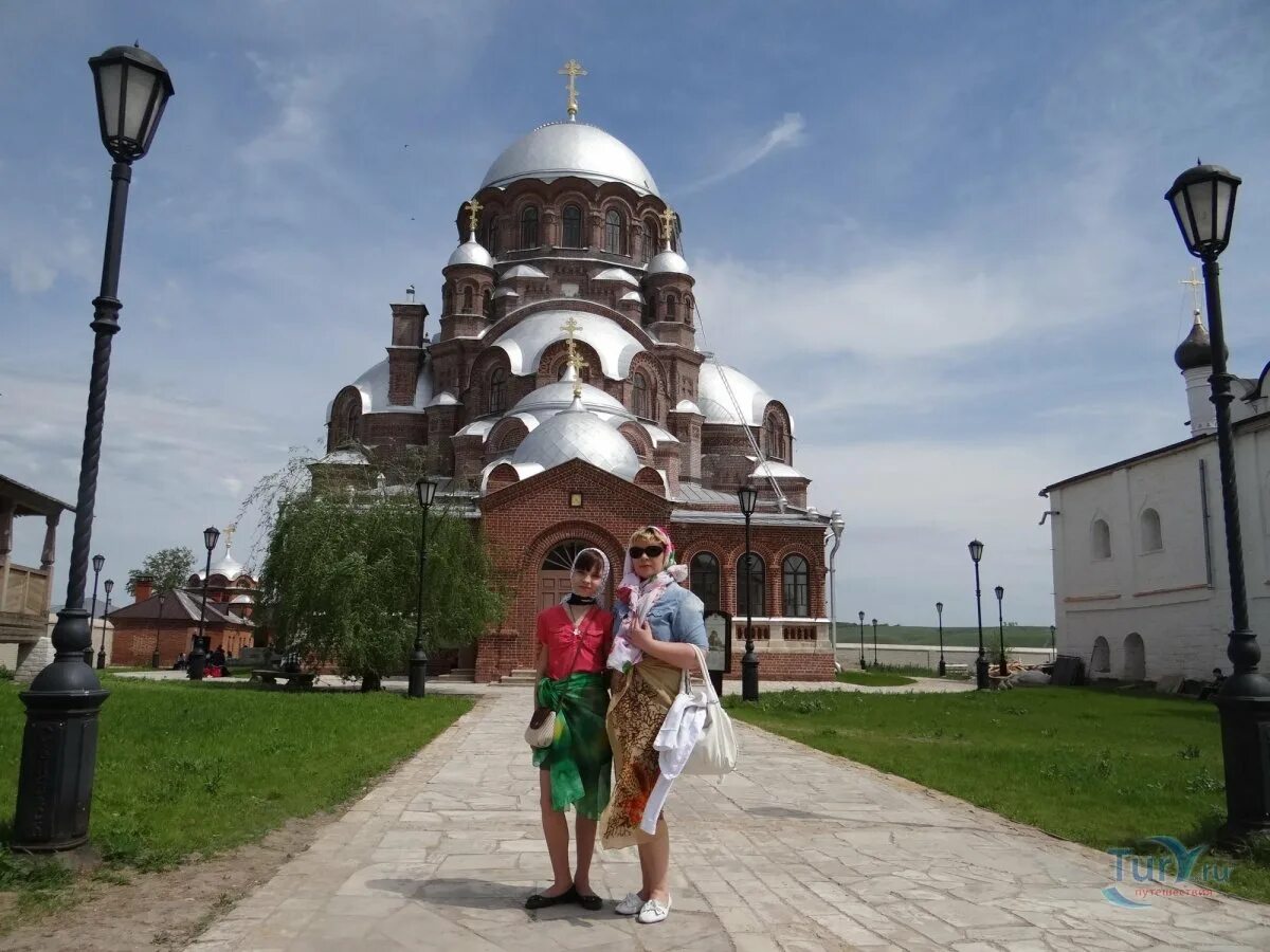 Остров свияжск экскурсии. Град Свияжск Казань. Остров Свияжск в Казани достопримечательности. Свияжск остров-град достопримечательности. Свияжск Казань экскурсия.