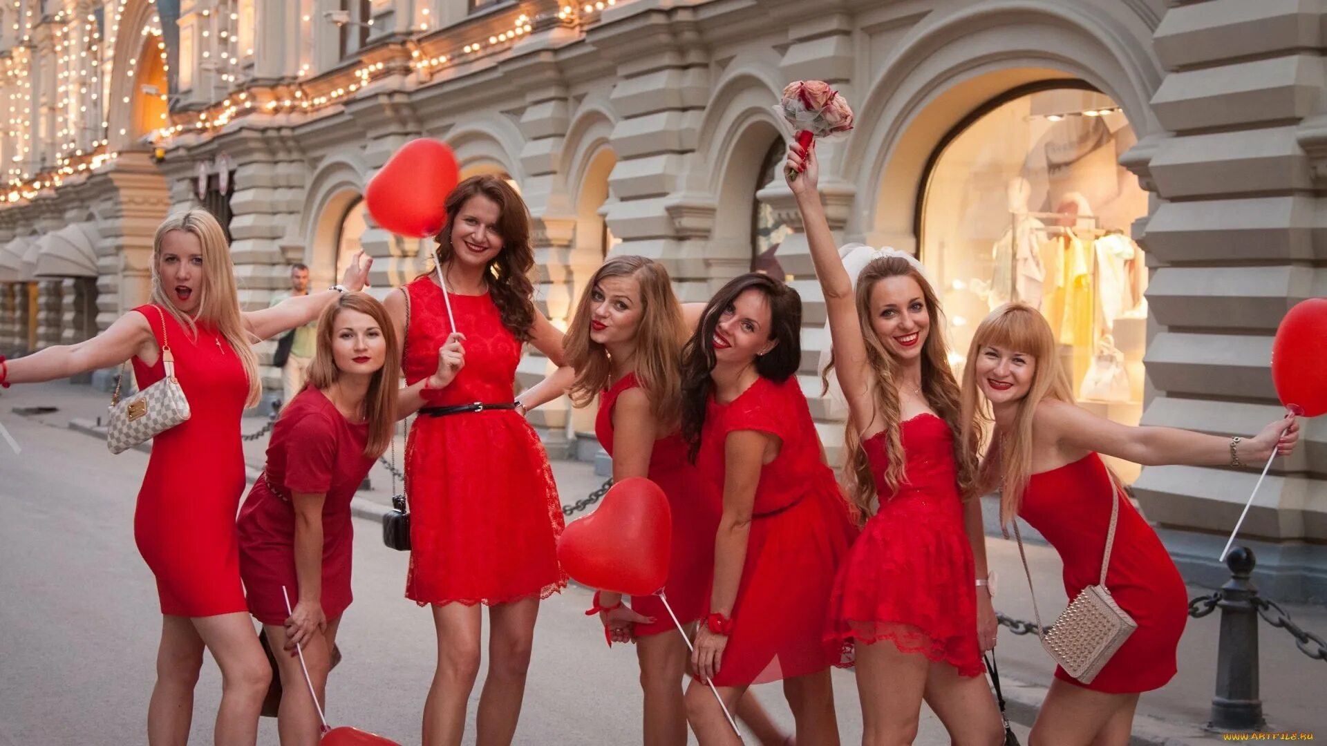 Где можно быть в наряде. Где можно быть в наряде. Девушки без нижнего белья. Где можно быть в наряде. Джулия салеми, итальянская модель.