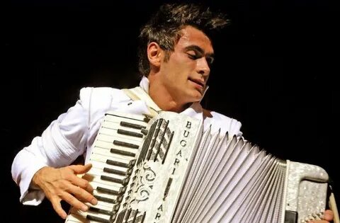 Кеуделері салбыраған қыздардың суреттері