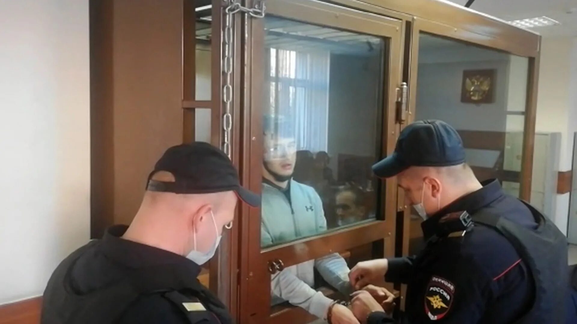 Нападавший в метро. Роман ковалев метро дагестанцы. роман ковалёв избитый в метро.
