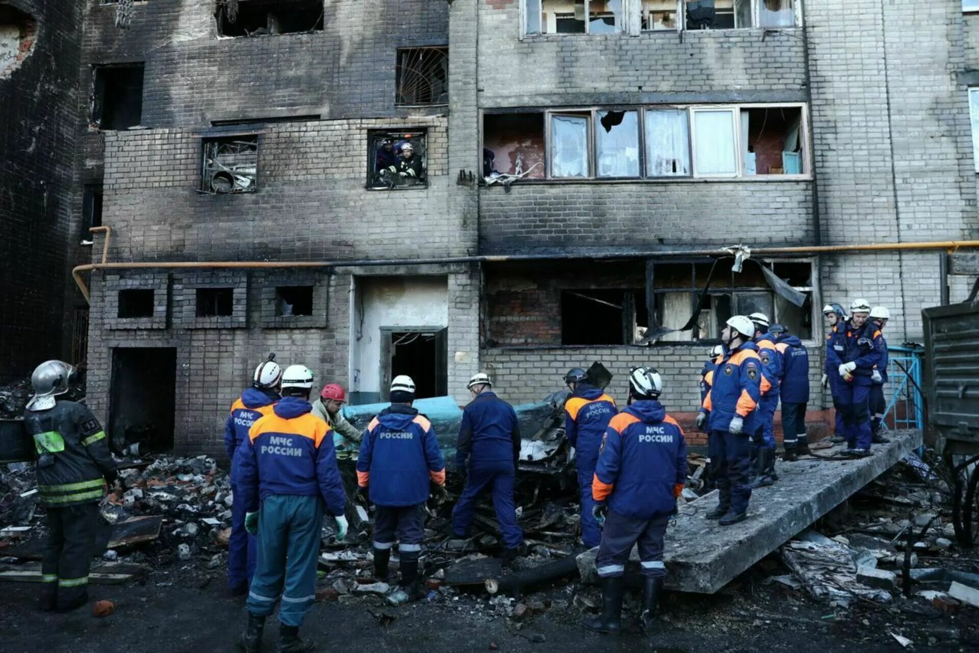 Падение самолета сегодня в краснодарском крае. Крушение самолета в Ейске 17 октября 2022. Разрушенная пятиэтажка. Здание рушится.