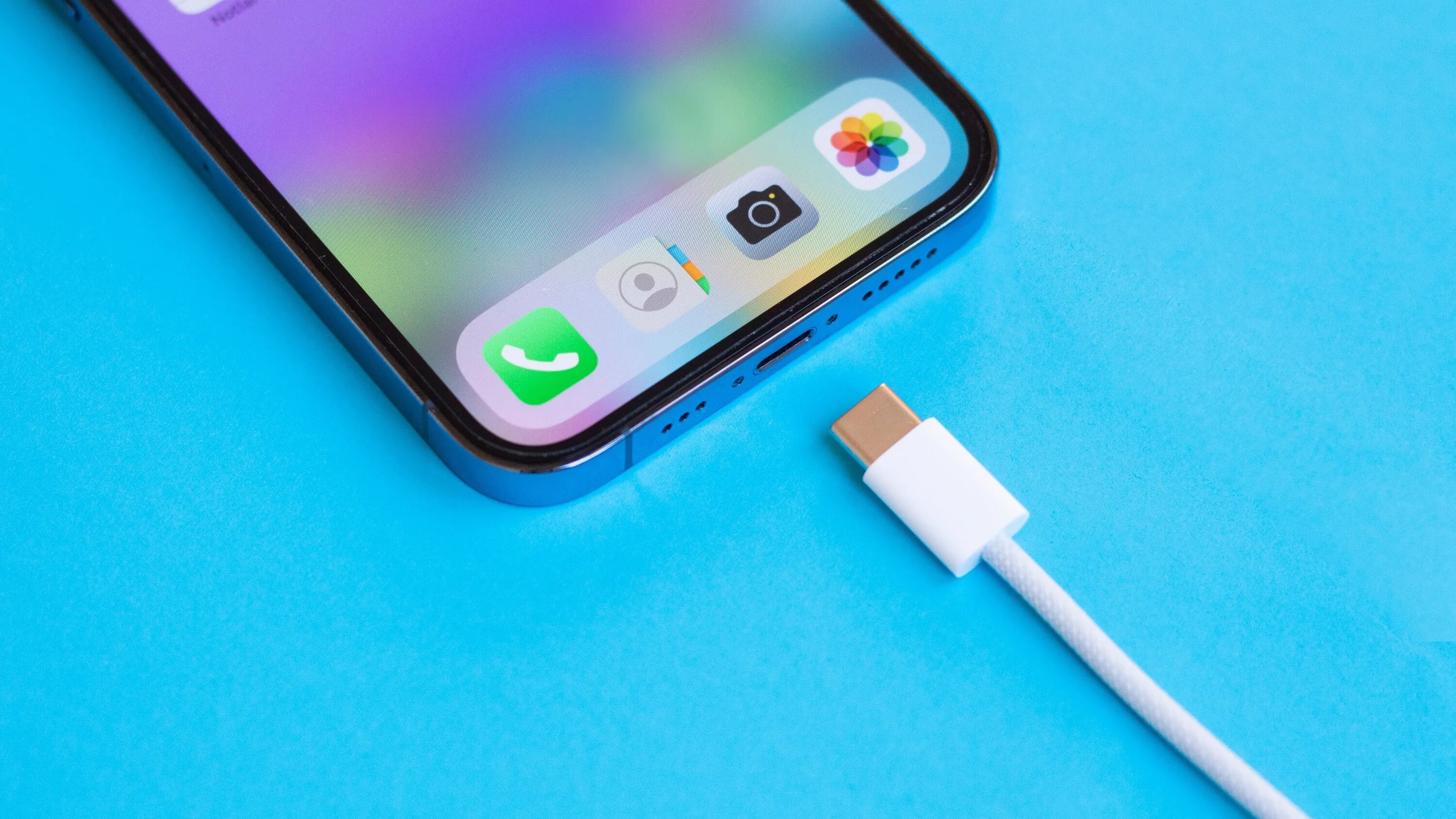 Iphone 15 USB C. Зарядка на айфон 15. USB C зарядка на айфон 15. USB C зарядка айфон 15 Pro. Мощность зарядки iphone 15 pro