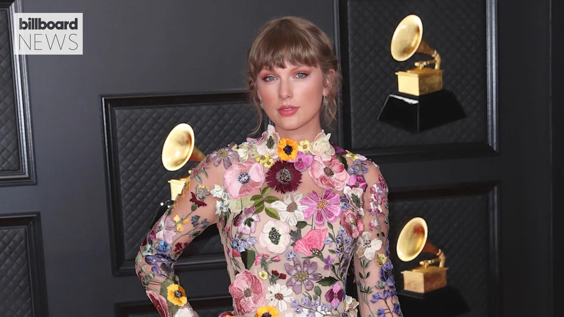 Тейлор свифт стайлс. Тейлор Свифт 2021. Тейлор Свифт Грэмми 2022. Taylor Swift Grammy 2021. Победители Грэмми 2022 Тейлор Свифт.