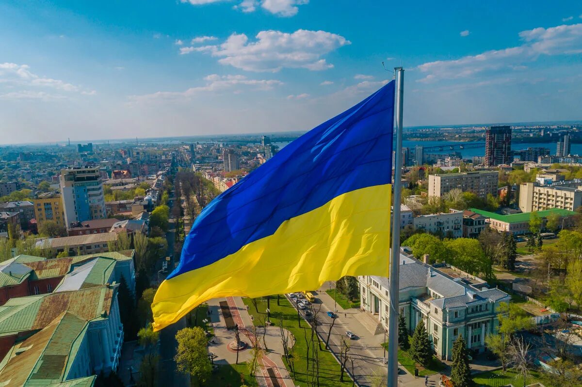 Страна украина украинский. Украина. Столица Киев флаг Украины. Киев и флаг Украины в Киеве.