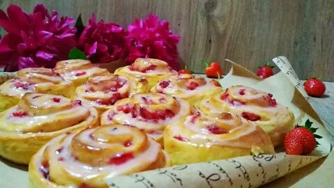 Булочки с клубникой