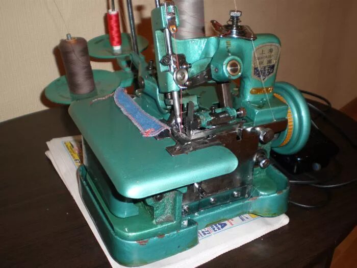 Мастерские швейных машинок. Швейная машина авалёк gni-i. Швейная машина gni-2 (оверлок). Оверлок швейная машина DLP-gt899d-4 Дулипу. Оверлок швейная машина 1985.