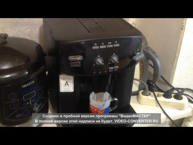 Делонги не идет вода. Кофемашина Delonghi 3000 индикатор горит. Очистка накипи Делонги кофемашина. Индикатор накипи кофемашина Делонги. Индикатор очистки от накипи кофемашина Делонги.