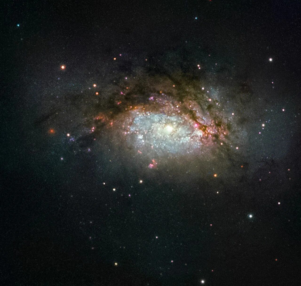 Где находится хаббл. Ngc 7385 эллиптическая галактика. ngc 7385 — эллиптическая галактика в созвездии пегас.. галактика ngc 1313. галактика андромеда телескоп хаббл 2015.