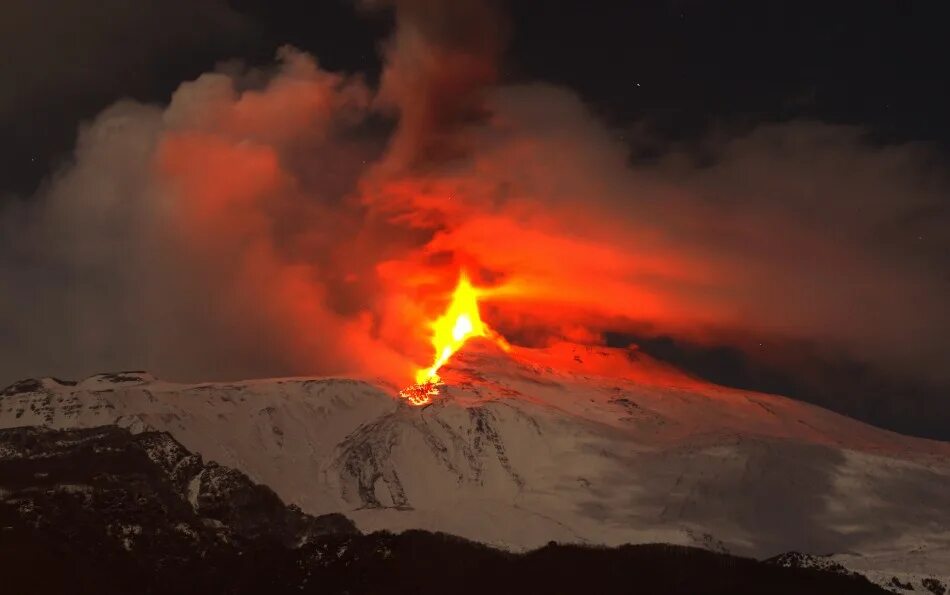 Наивысший действующий вулкан европы. Вулкан Этна. Извержение вулкана Этна. Извержение вулкана Этна 1669. 103. Вулкан :: Volcano.