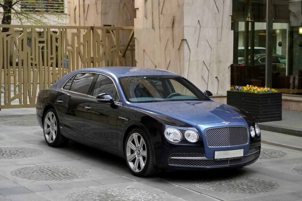 Бентли flying spur. Бентли Флаинг Спур в12. Bentley Flying Spur 1. Bentley Flying Spur универсал.