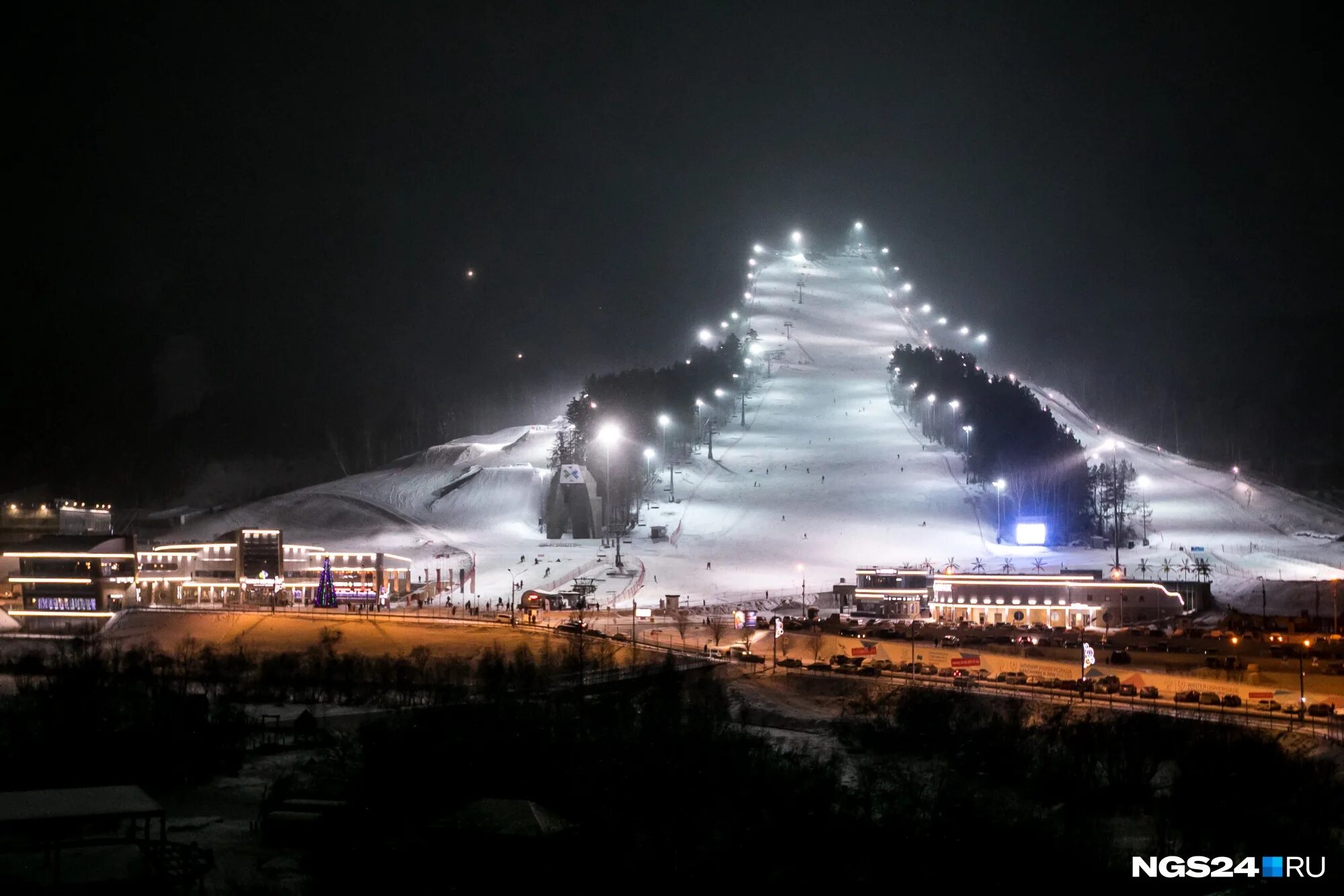 Красноярск театральная площадь зимой. Красноярск достопримечательности куда сходить с детьми. Где можно погулять в красноярске красивые места летом. Казанка набережная казань 2021. Куда в красноярске можно сходить погулять зимой.