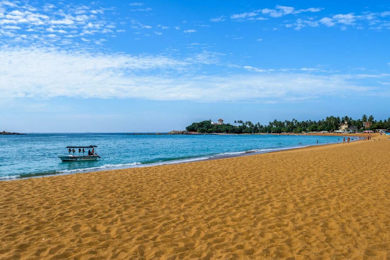 Пляж унаватуна шри ланка. Унаватуна бич шри ланка. Пляж унаватуна шри ланка. Unawatuna beach шри ланка. Унаватуна шри-ланка отели.