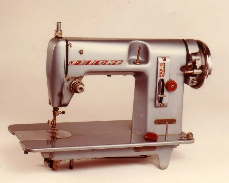 Швейные машинки страны производители. Швейная машина Дженом s 54. Эволюция швейных машин Janome. Швейная машинка историческая. Эволюция швейной машинки.