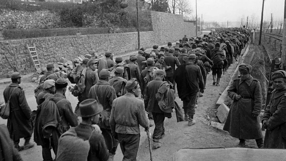 Пленные немцы Будапешт 1945. Венгерские солдаты Будапешт 1944. Венгерские военнопленные 1944. Венгерские военнопленные