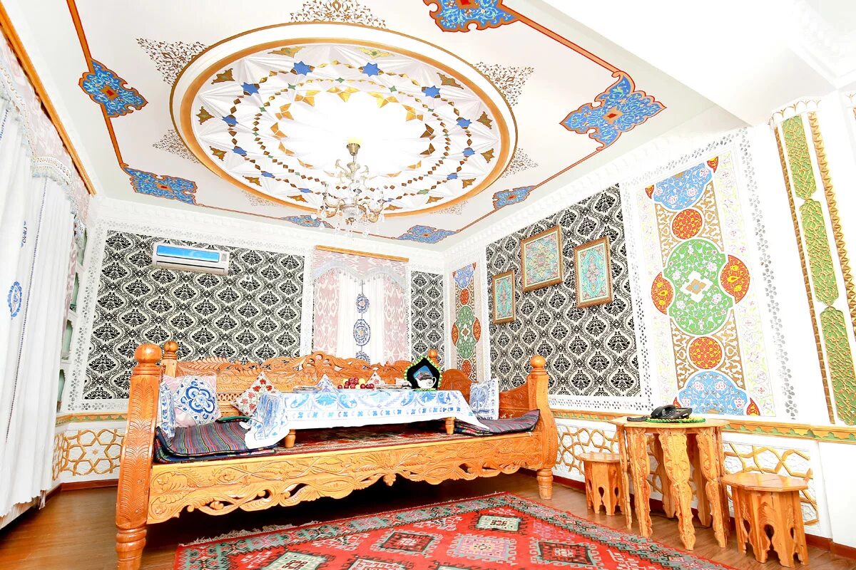 Обои худжанд. Khujand Deluxe Hotel. Мехмон хона дилукс хужанд. Худжанд де Люкс гостиница Делюкс. Потолок в таджикском национальном стиле.