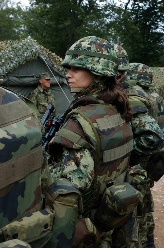Форма сербии. Сербские военные. униформа сербской армии. военная форма сербии. сербские девушки в военной форме.