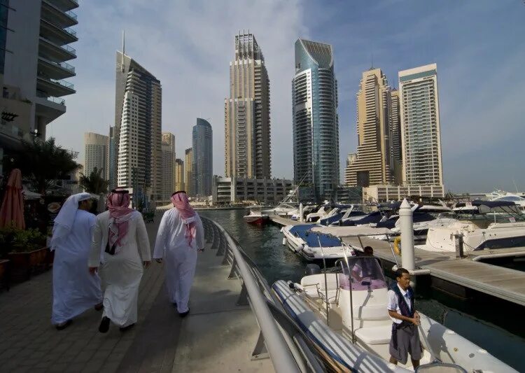 Дубай сейчас открыт. Мотт 32 Дубай. Дубай в 2011г. Реальный Дубай. Бедные люди в Дубае.
