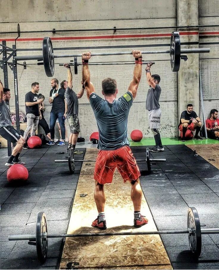 Какой гимнаст разработал систему тренировок кроссфит. Bench press кроссфит. кроссфит упражнения. тренировка по кроссфиту. функциональный тренинг для мужчин.