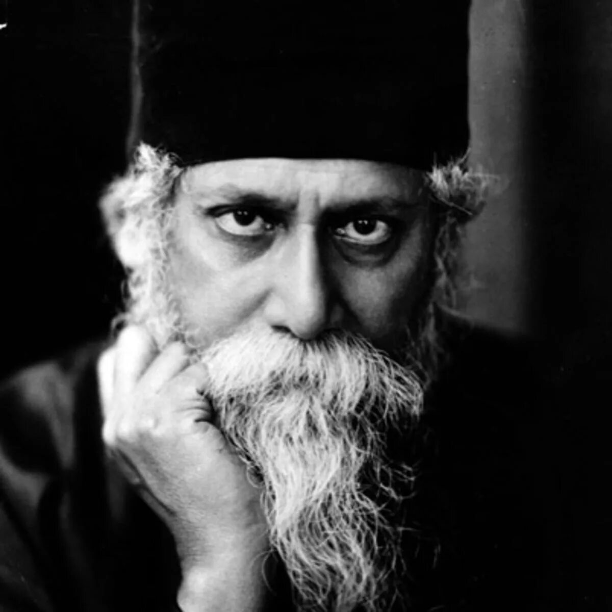 Индийский писатель тагор. Рабиндранат Тагор. Рабиндраната Тагора. Рабиндрана́т Таго́р (1861-1941). Рабиндранат Тагор портрет.