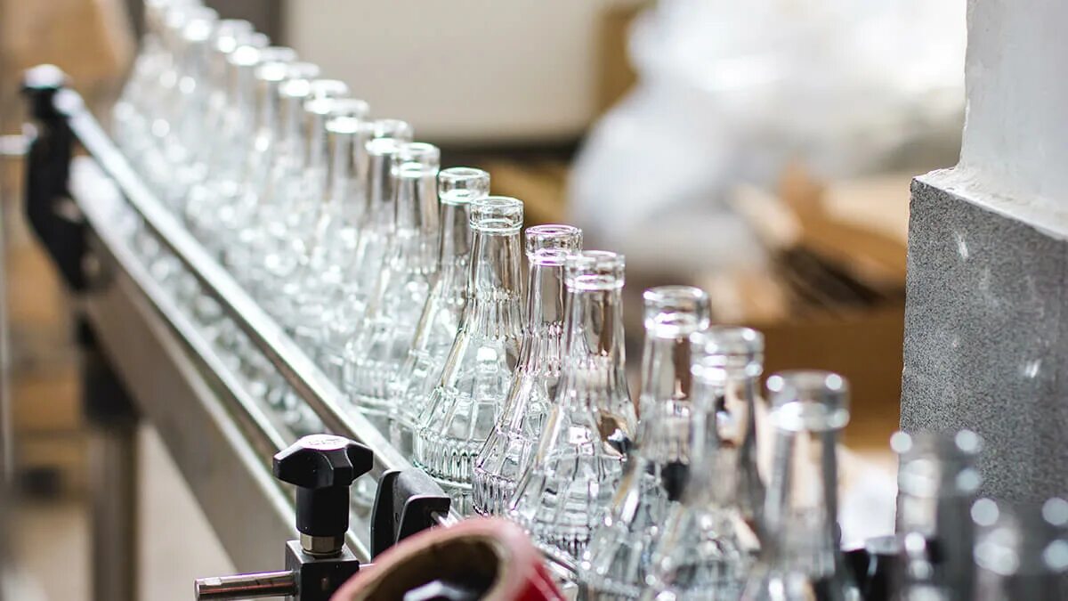 Стекло темрюк. Темрюк завод коньячных вин. коньячный завод в багерово крым. темрюк коньячный завод магазин. коломенский коньячный завод.