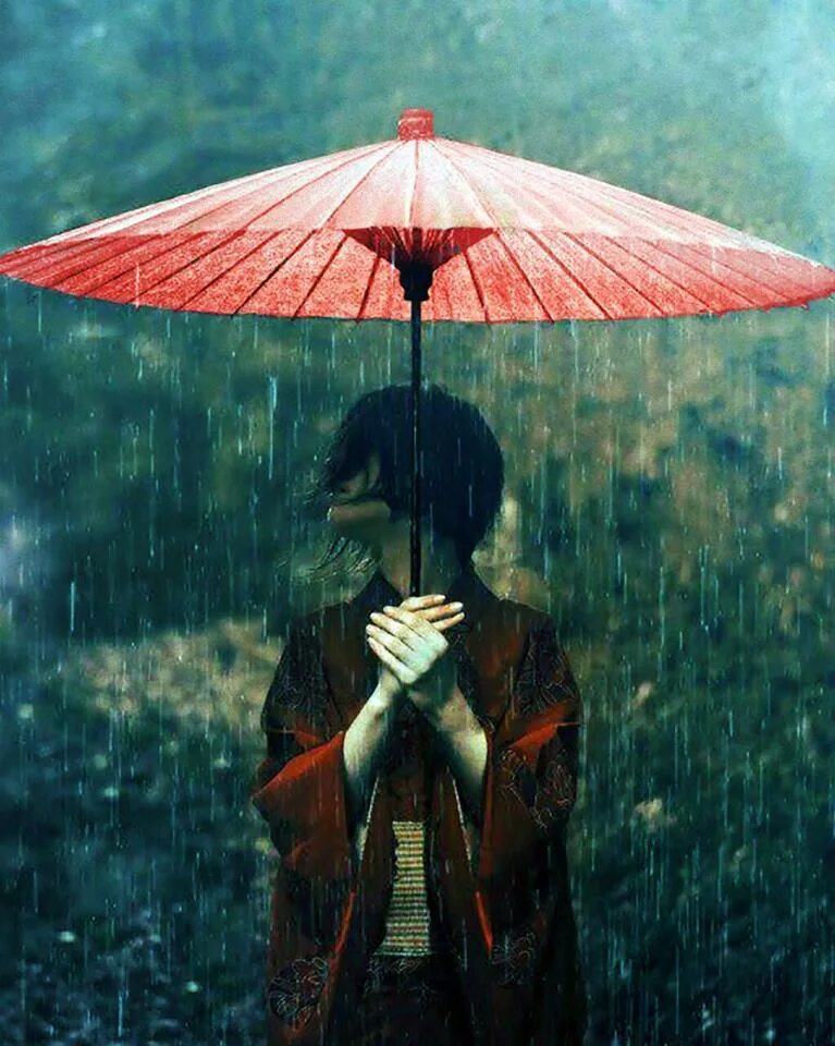 Растаяла жизнь. Как быстро книга жизни тает. Девушка под дождем черно белое фото. Душа весны еще желает а ноги в осени стоят. Зонт и дождь на черном фоне.