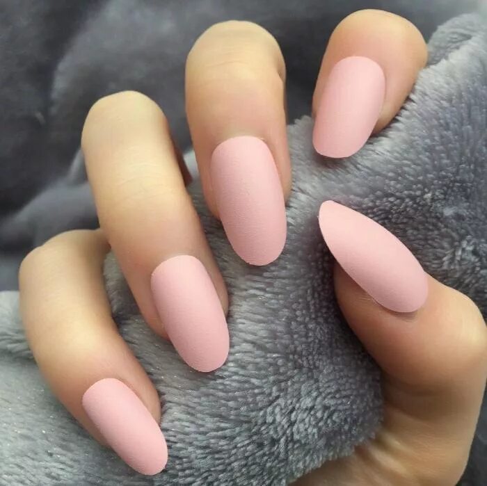 Полуквадратные ногти. Мягкий овал. Форма ногтей овал. Овальная форма ногтей. Маникюр белый овальной формы.