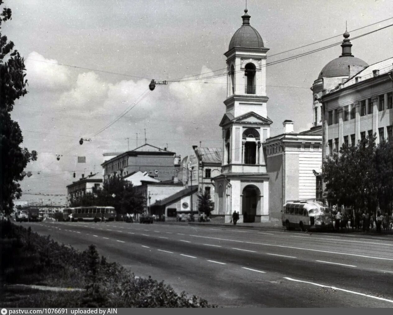 Тверской пр тверь. Тверской проспект Тверь. Pastvu Тверь. Тверской проспект Тверь 80 годы. Тверской проспект в 19 веке Тверь.