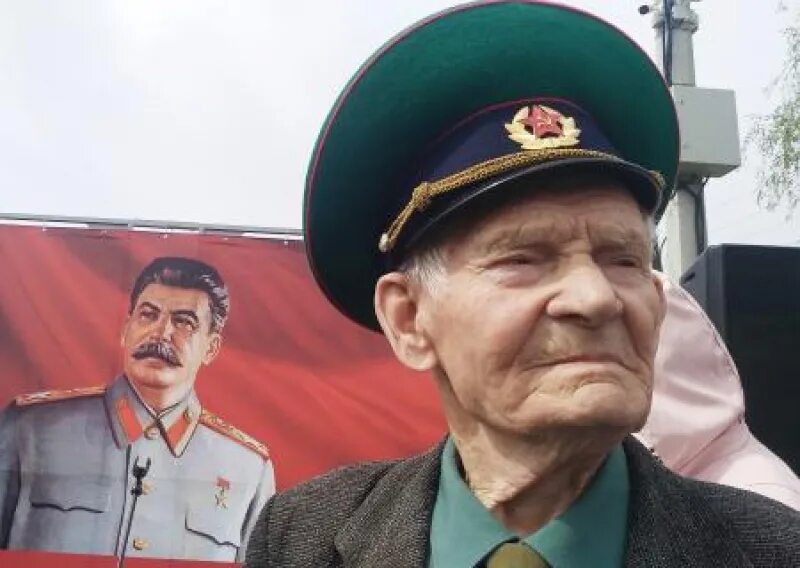 Доктрины ленинская сталинская. Сталин не ушёл в прошлое он растворился. Сталин читы врубил. Де голль и сталин. Будущий сталин.