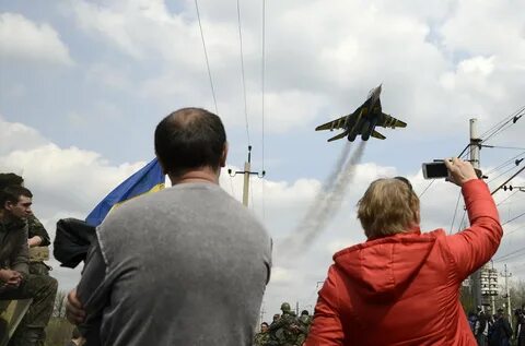 Неожиданно над нашими головами раздается