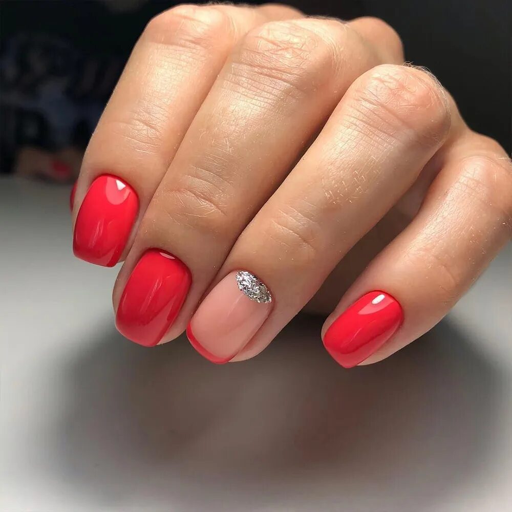 Гель лак дизайн на короткие 2024. Классический маникюр. Красивый маникюр на короткие ногти. Маникюр на короткие. Маникюр дизайн.