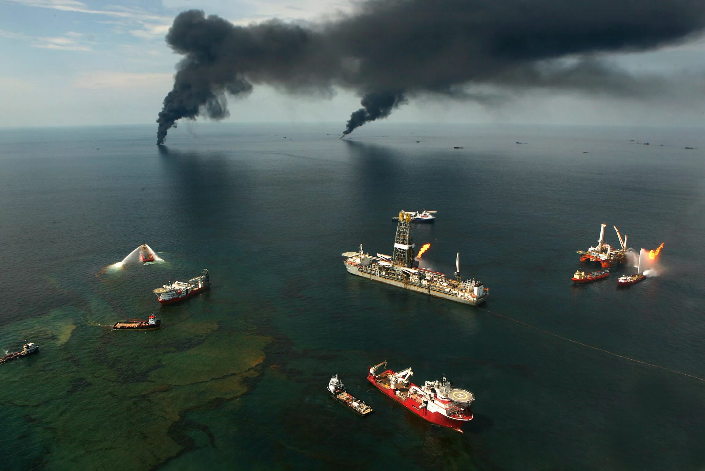 19 апреля 2010. Нефтяная платформа Deepwater Horizon. Бритиш Петролеум мексиканский залив. Глубоководный Горизонт катастрофа 2010. Deepwater Horizon в мексиканском заливе.