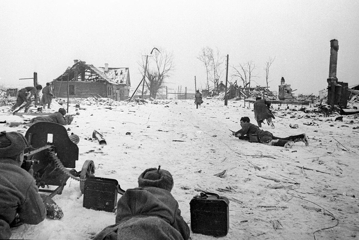 После поражения в сталинградской битве на немецких. Великие Луки освобождение 1943.