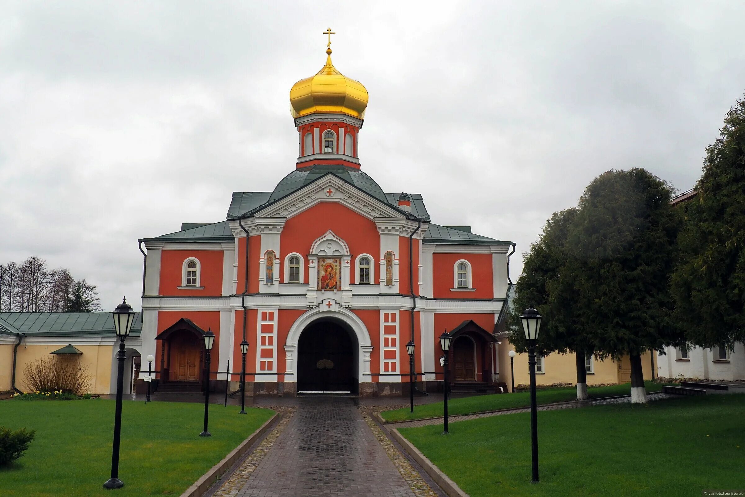 Мужской монастырь новгородская область. Иверский монастырь Великий Новгород. Валдайский Иверский монастырь Валдай. Валдайский Иверский монастырь Новгородская область. Валдайский Иверский монастырь храмы.