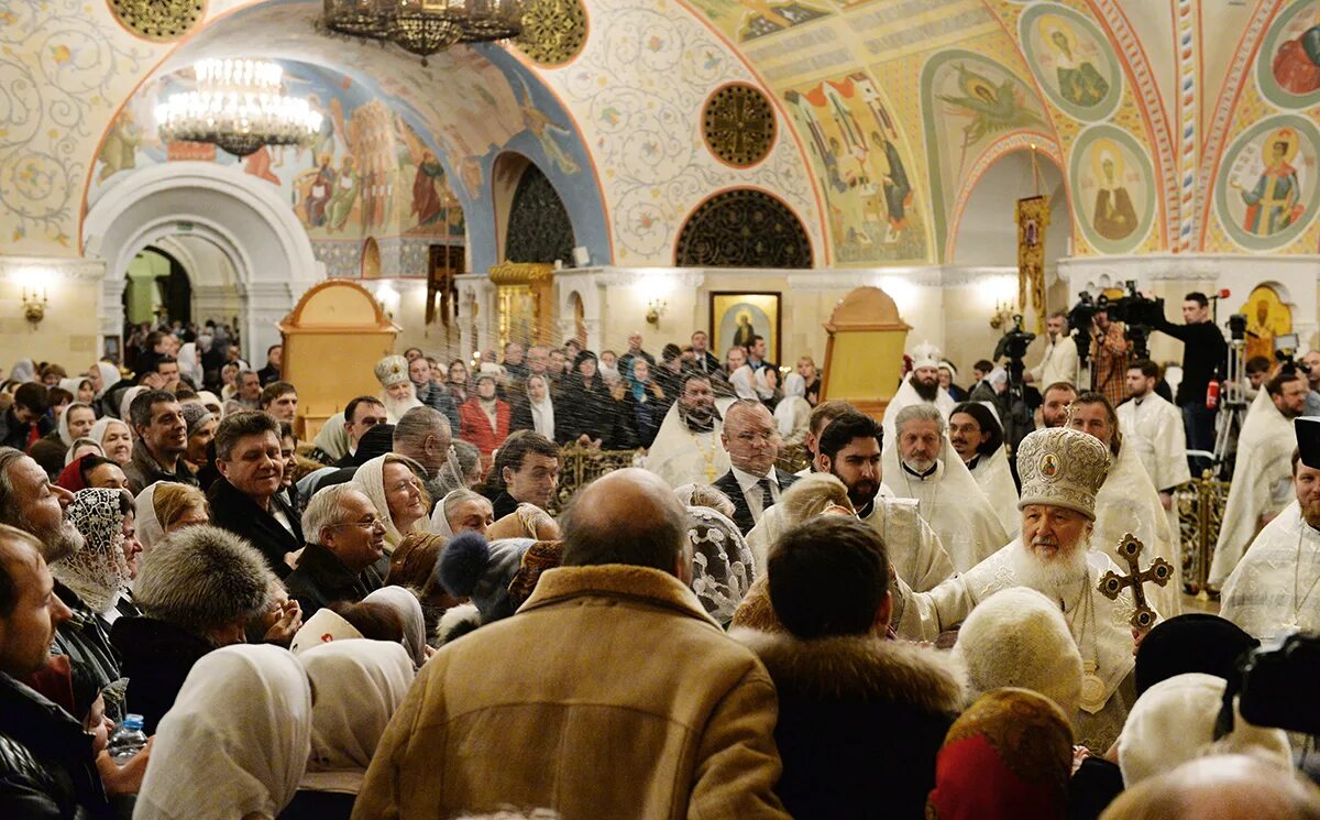 крещение литургия. служба в церкви. епархия в г балашове праздник крещение господне. вознесенский собор нск крестильная. богоявленский патриарший собор в москве.