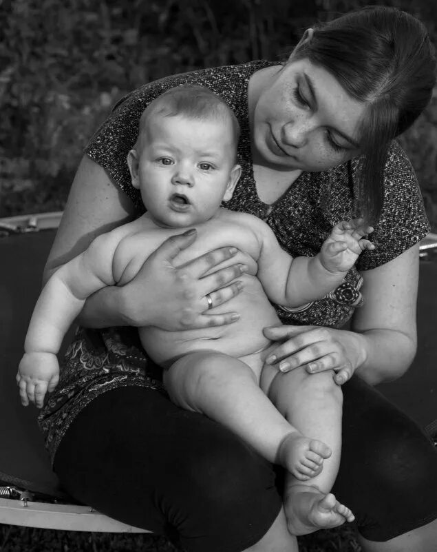 Как выглядят дети инцеста Mothers who are so glued to phones they ignore kids Daily Mail Online