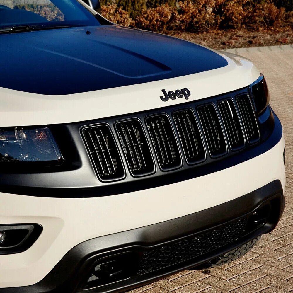 Капот джип чероки. Jeep Grand Cherokee. Jeep Grand Cherokee белый. Jeep Grand Cherokee ECODIESEL. Jeep Grand Cherokee 2015 капот.