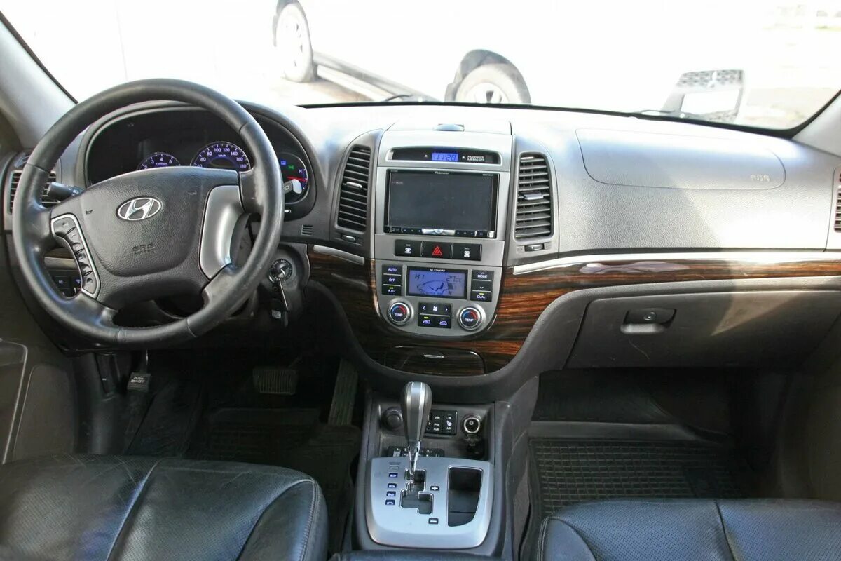 Как проверить хендай санта фе. Хендай сантафе 2012 салон. hyundai santa fe 2010 года. хундай санта фе 2010 год. хендай санта фе 2010 2.2 дизель.