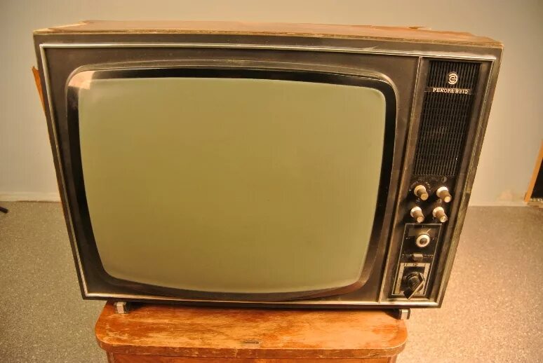 Телевизор рекорд черный. Телевизор рекорд 312. Телевизор рекорд 338. Телевизор рекорд 312 цветной. Телевизор рекорд ВЦ 311.