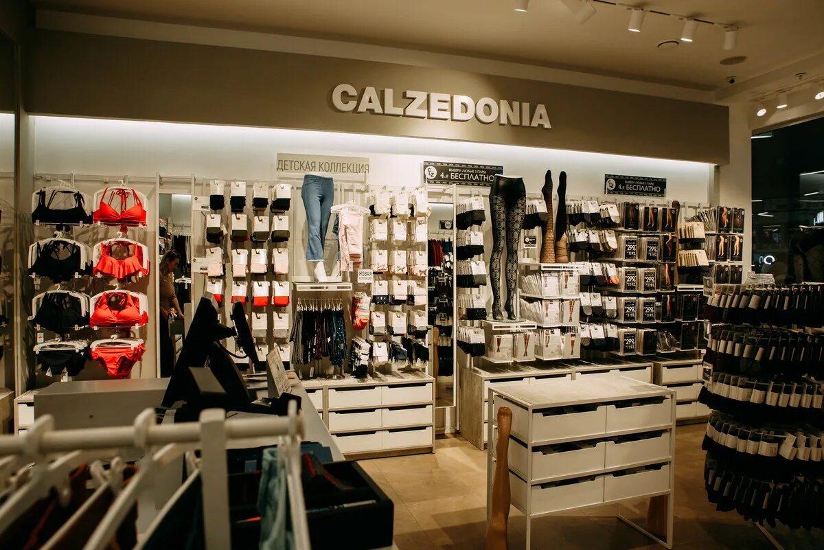 Calzedonia магазин. Calzedonia логотип. Calzedonia в мега химки. Кальцедония групп. Кальцедония казань.