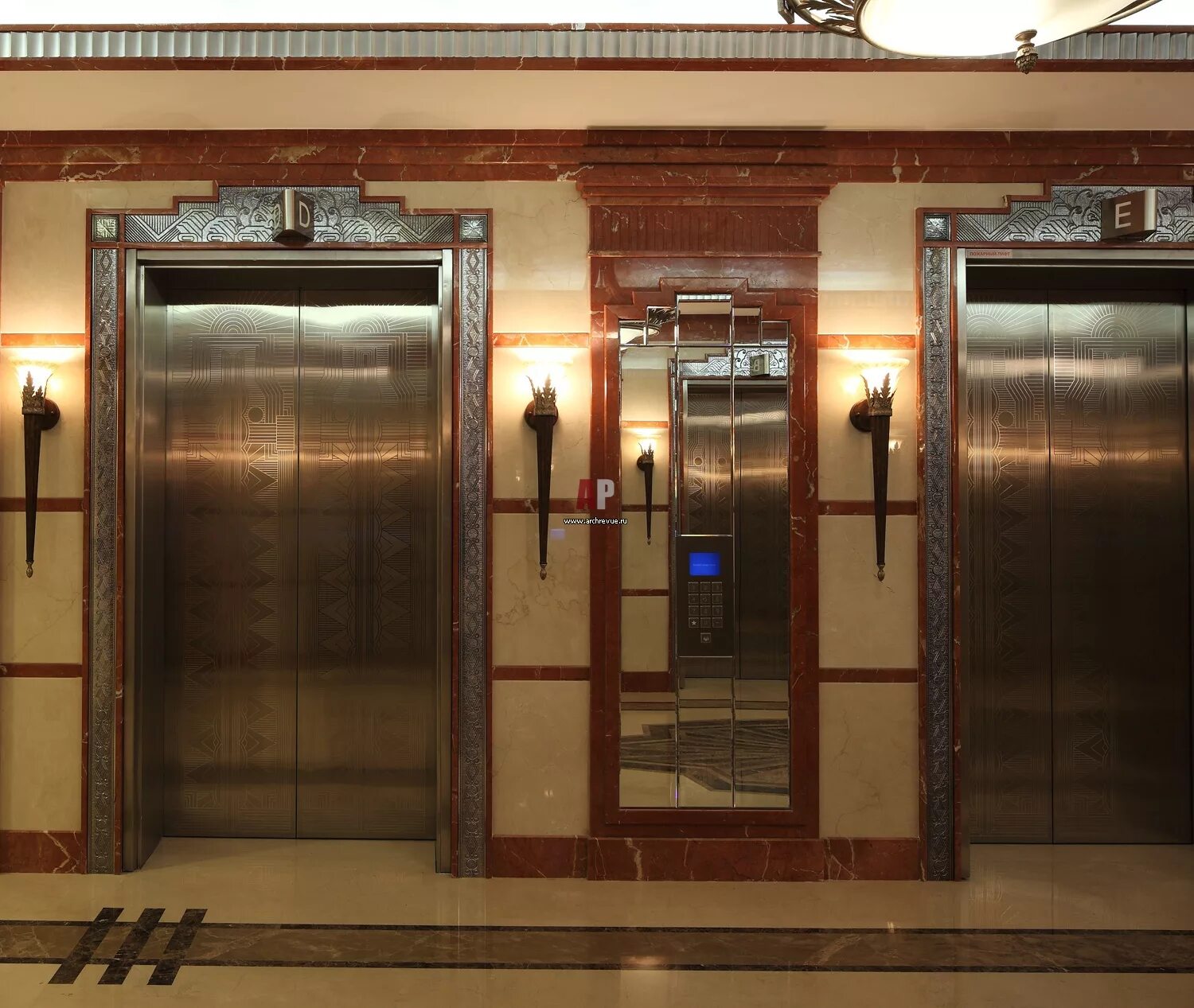 Двери в лифтовой холл. Лифт арт деко. Двери в стиле ар деко. Входные двери в отель в стиле арт деко. Лифт интерьер.