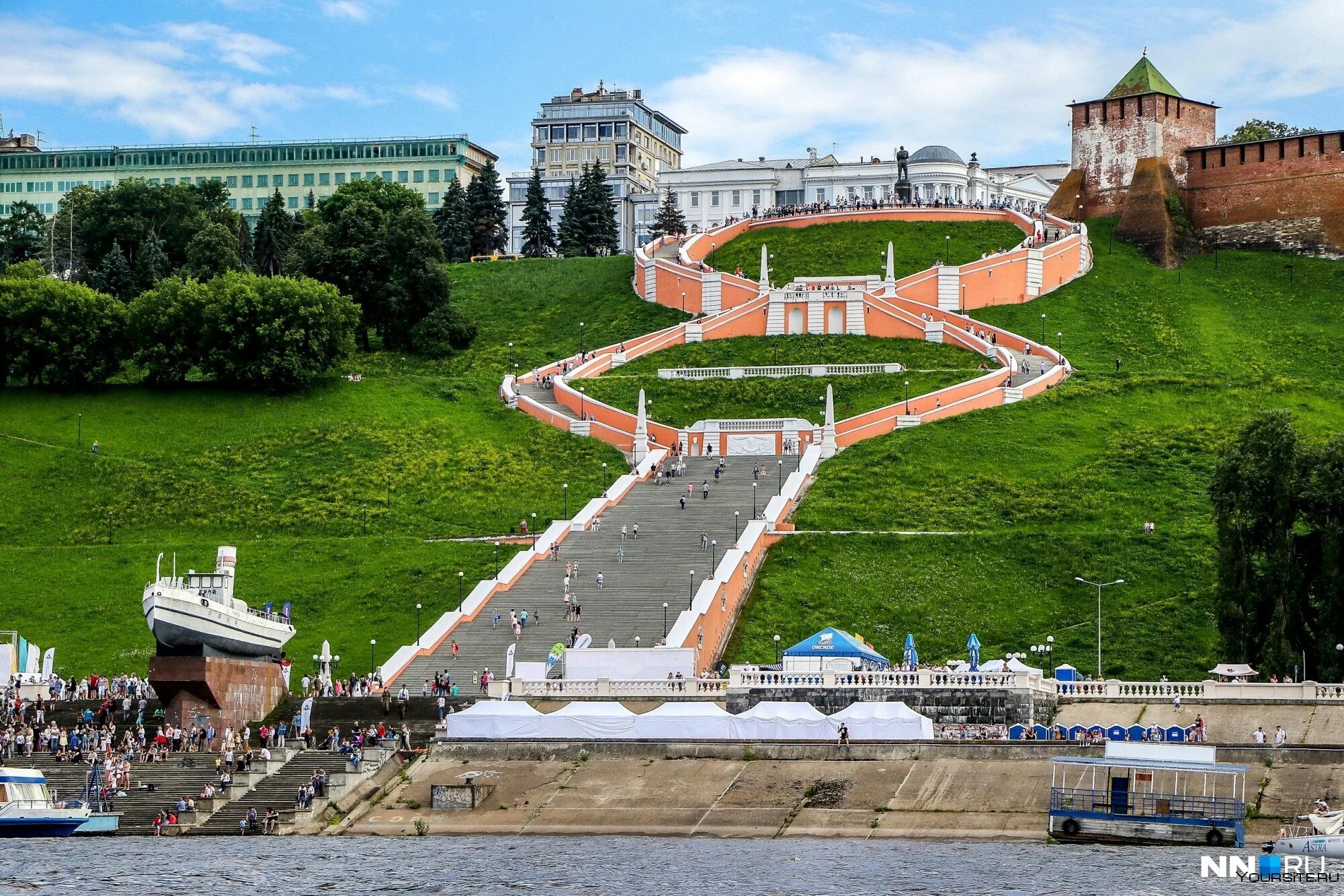 Сколько ступеней в нижнем новгороде. Чкаловская лестница Нижний Новгород 2021. Чкаловская лестница Нижний. Нижний Новгород лестница Чкалова. Чкаловская лестница 2021.