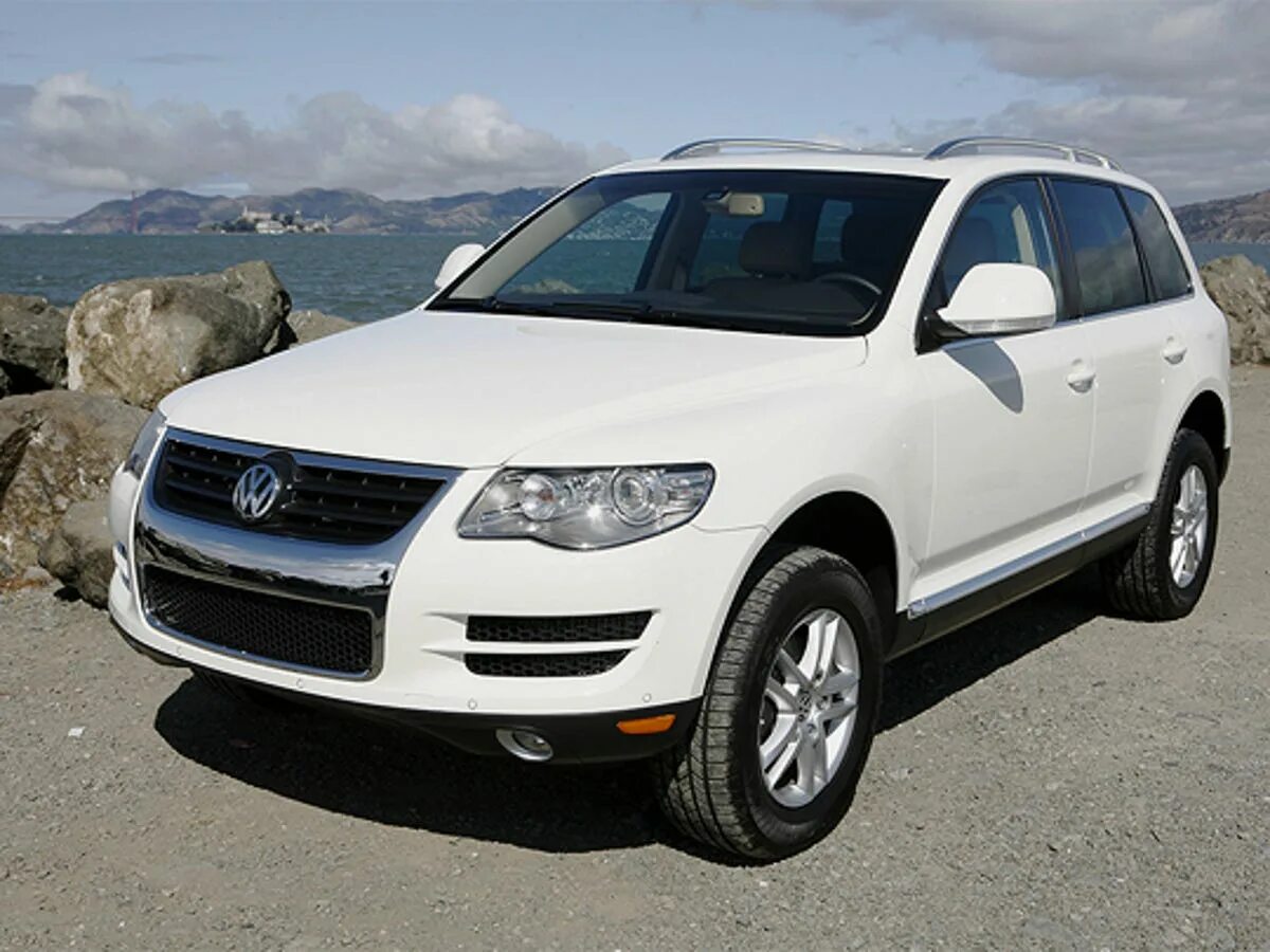 Volkswagen touareg 2009. Фольксваген Туарег 2009. Фольксваген Туарег 2009 белый. Туарег v6. Volkswagen Touareg r line 2007.