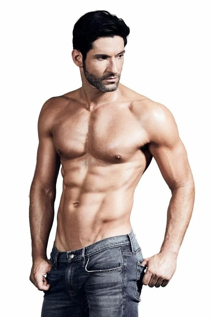 Hot tom. Tom Ellis торс. Том Эллис Люцифер торс. Том Эллис Люцифер. Люцифер актер том Эллис.