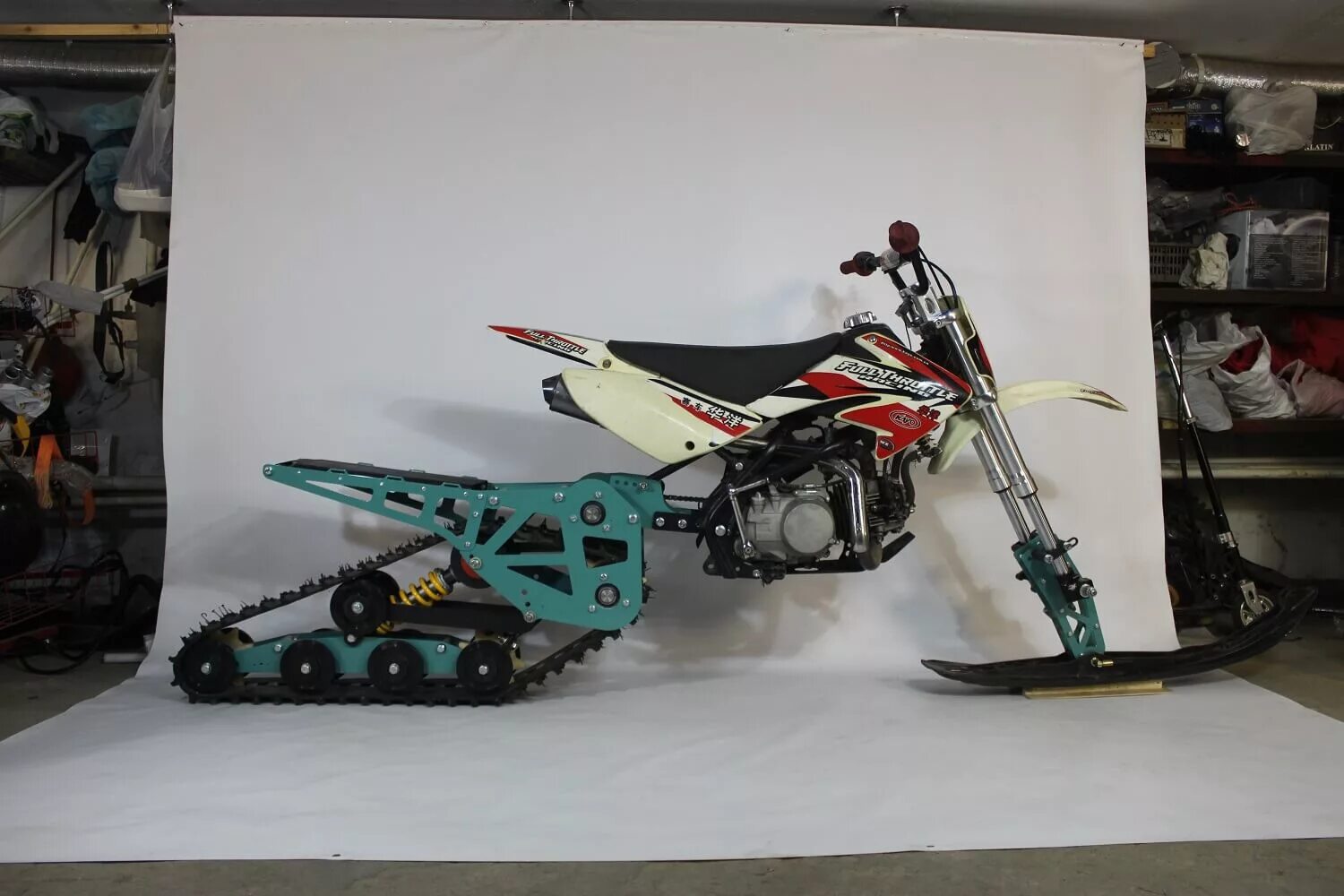 Сноубайк питбайк. Гусеничный модуль для питбайка 125. Питбайк на гусеницах. Снегоходный комплект vortex 137. Гусеничный модуль, сноубайк.